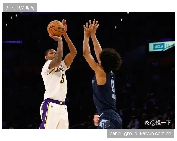 NBA湖人替补外线命中让比分胶着，关键时刻展现非凡实力